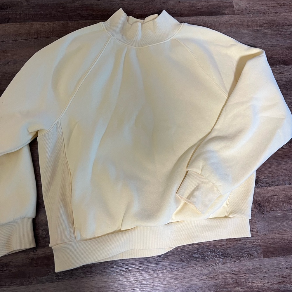 Comfrt mockneck buttercream